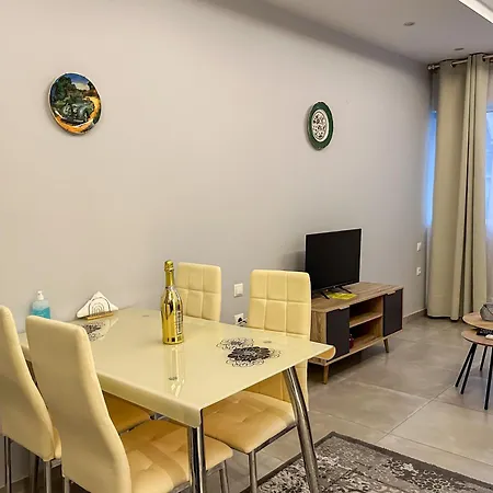 Contemporary & Spacious Renovated Apartment, Dt Syntagma, /Touristic Area-2